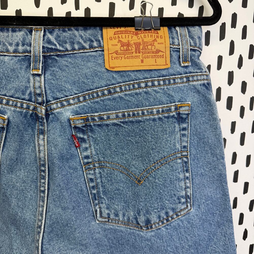 Vintage Y2K Levi's Denim Shorts med Wash Women’s 14R Jorts Cotton 5” Inseam - Picture 4 of 7